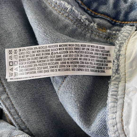 Forever 21 SZ 28 Cropped Jean Distressed Hi-Rise Zip-Fly Light Wash Frayed Hems - Picture 10 of 11